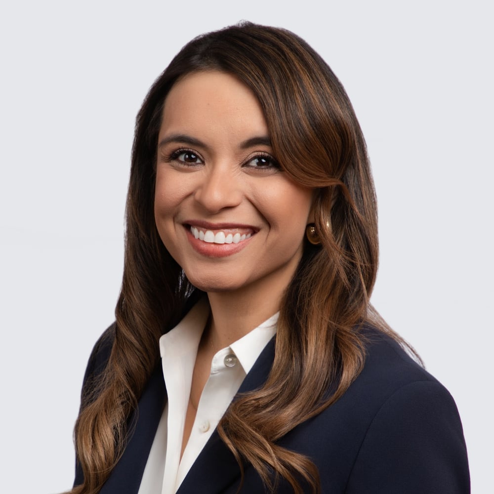 Loraine Headshot 1200x1200